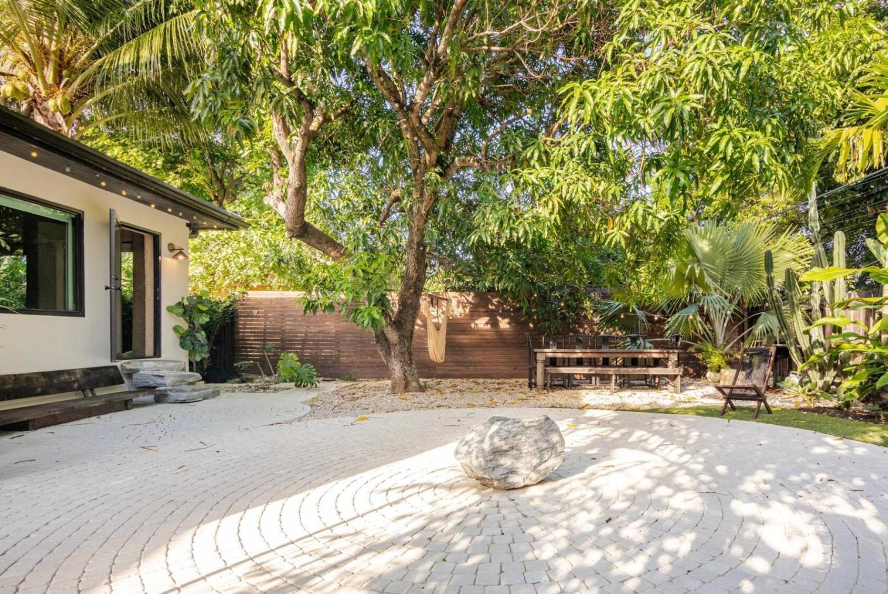 Buenavista Bungalow Miami Bagian luar foto